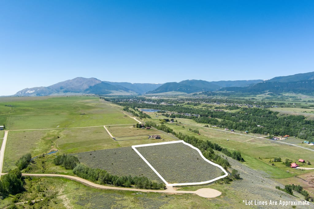 Aerial view of Lot 3 with approximate boundary outline along the length of the east bench