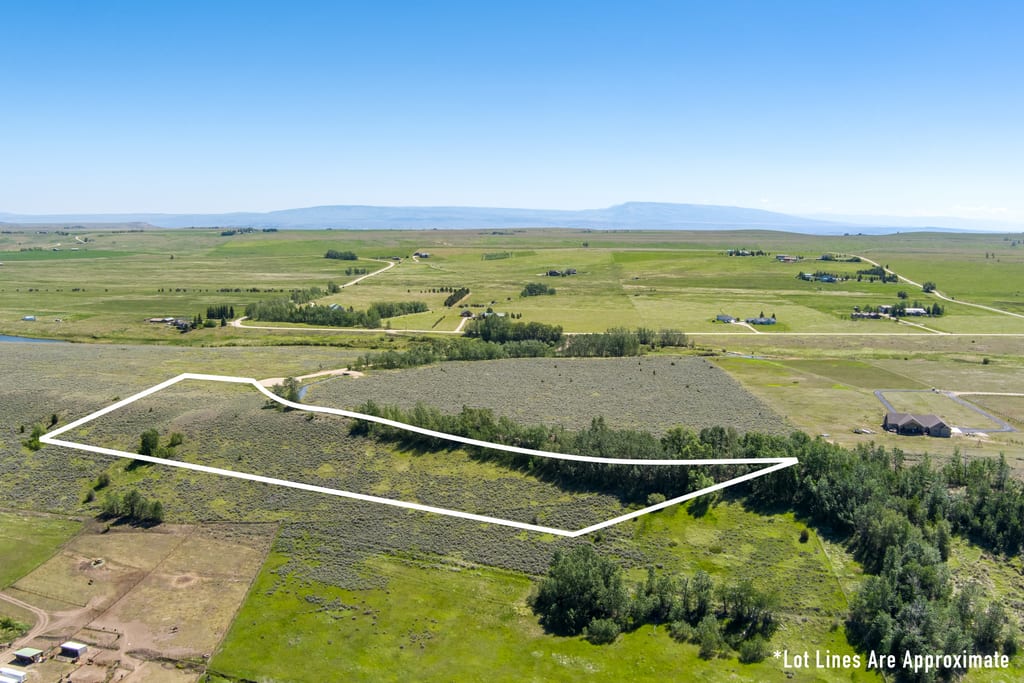 Aerial view of Lot 4 with approximate boundary outline looking down the bench